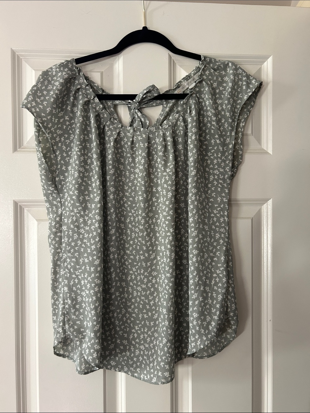 LC Lauren Conrad Light Green Printed Tie-Neck Blouse